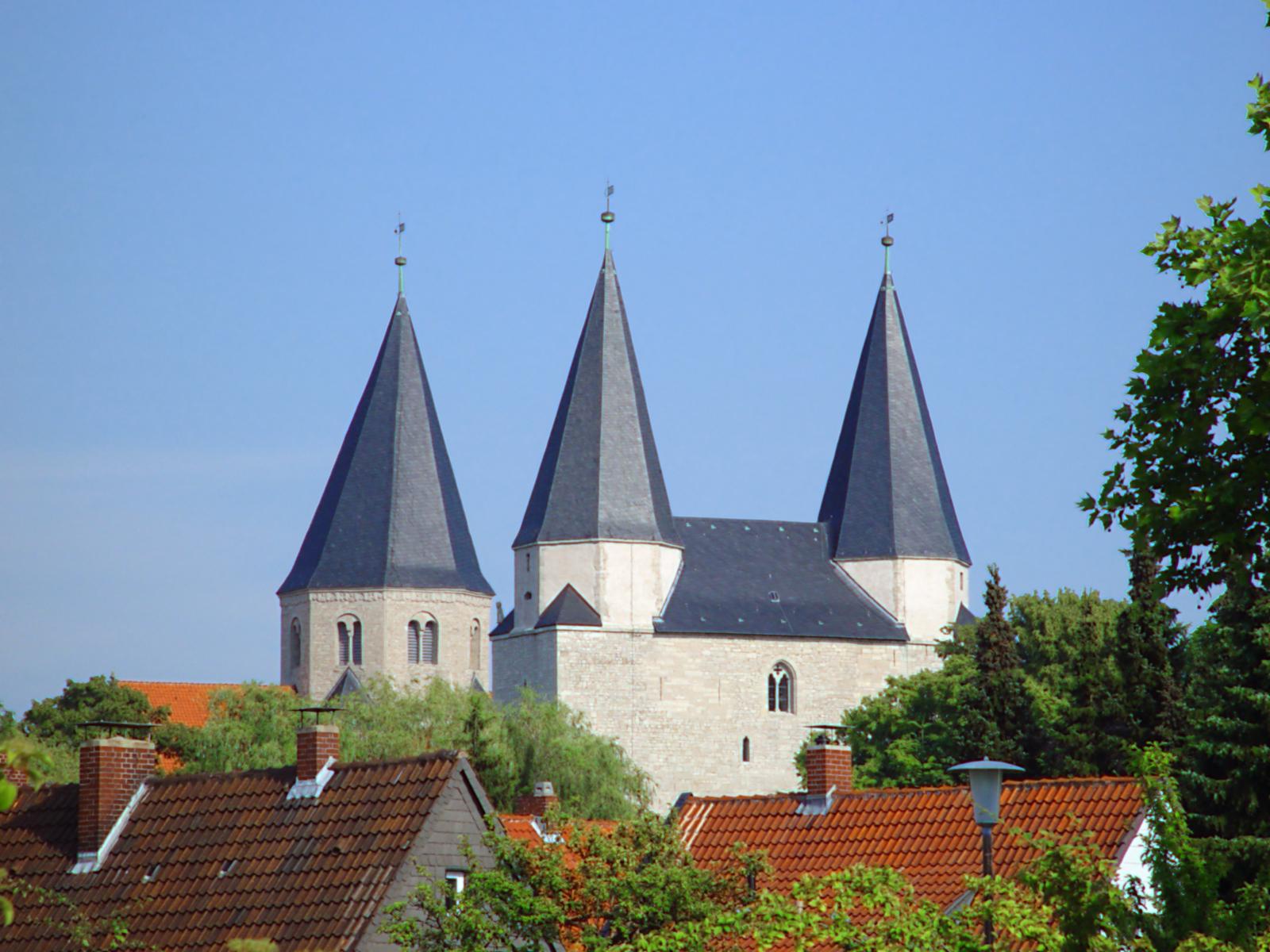 Kaiserdom über den Dächern von Königslutter am Elm
