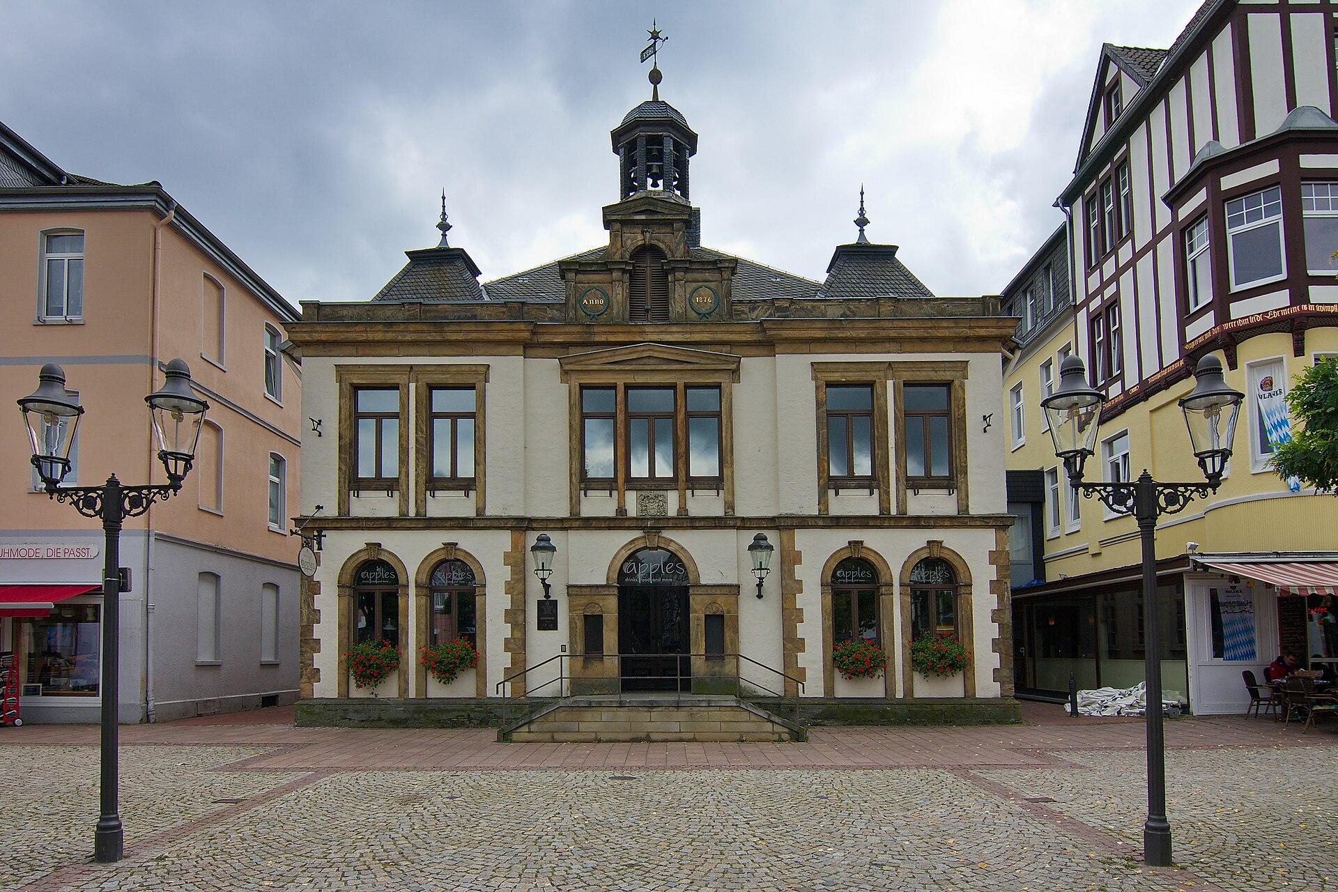 Altes Rathaus von 1827 am historischen Marktplatz in Peine